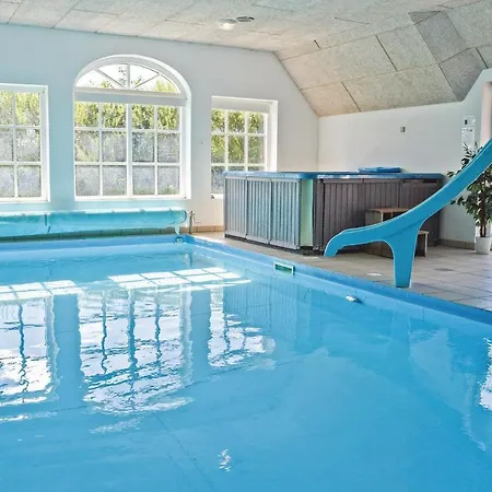 Seven-bedroom Holiday In 펜션 Ulfborg