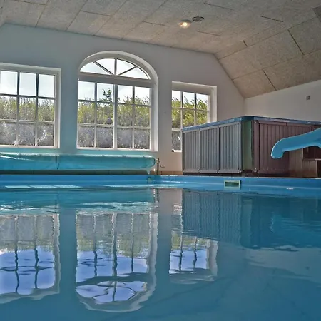 Seven-bedroom Holiday In 펜션 *