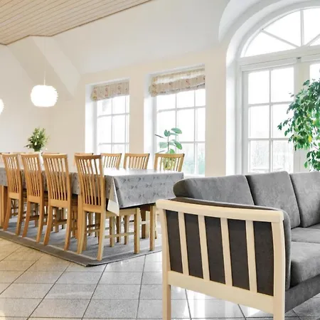 Seven-bedroom Holiday In *